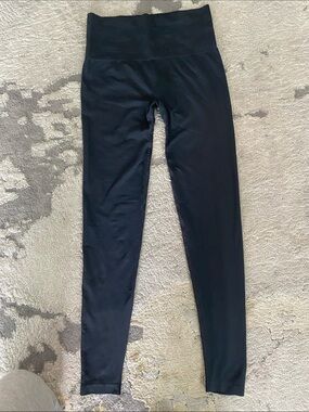 SKIMS Black Seamless Shapewear Leggings. Brand new! No tag! Size:M.